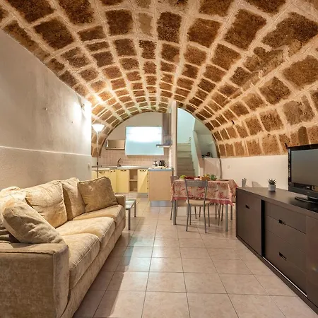 Apartment La Via Della Ruota *